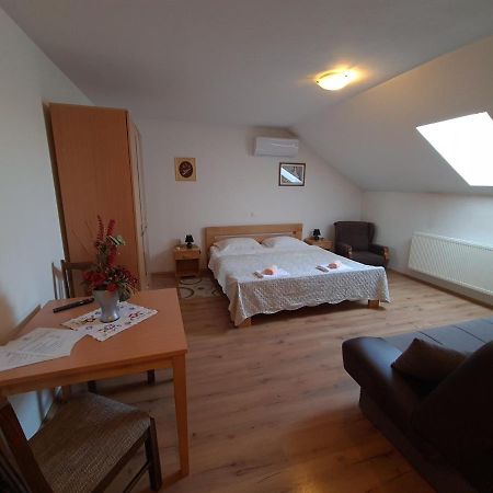 Guest House Aquarius Bosnjaci Esterno foto