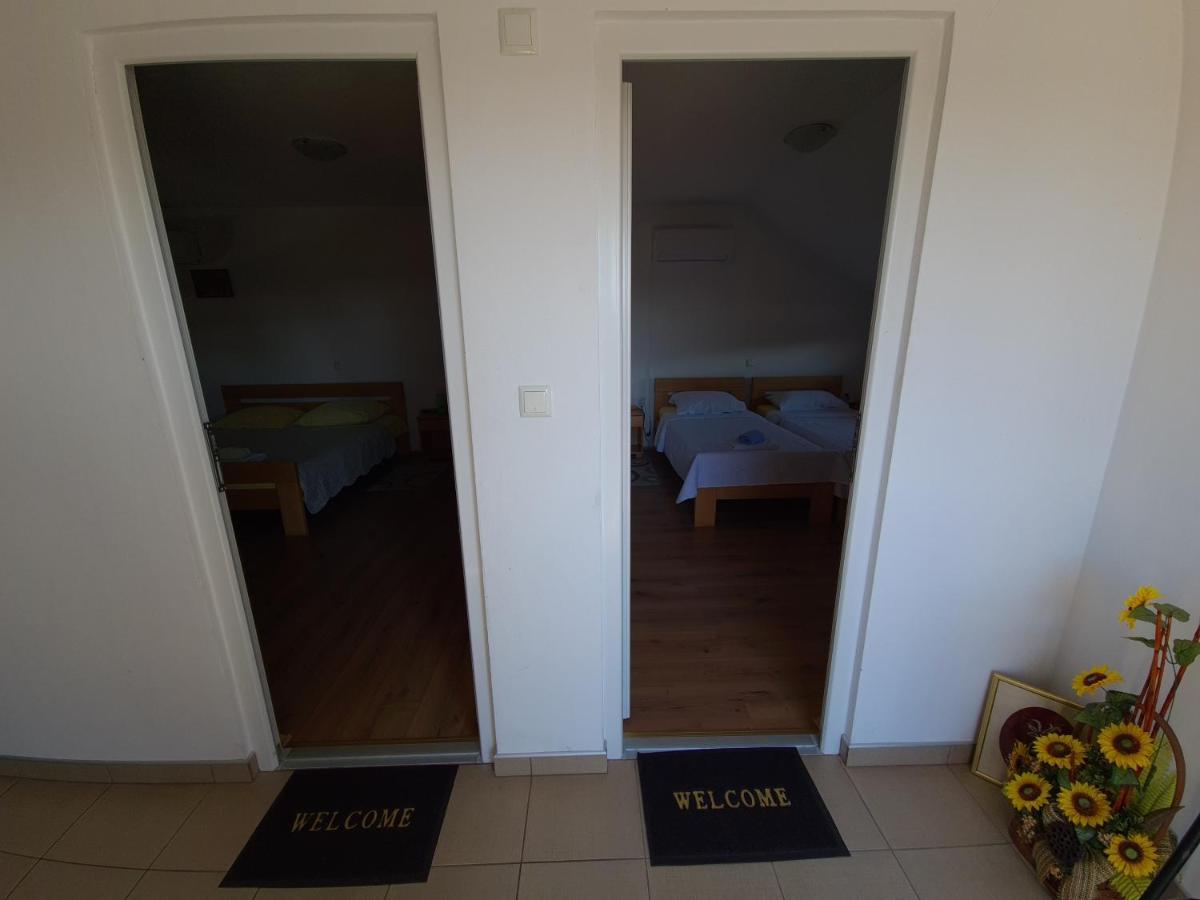 Guest House Aquarius Bosnjaci Esterno foto