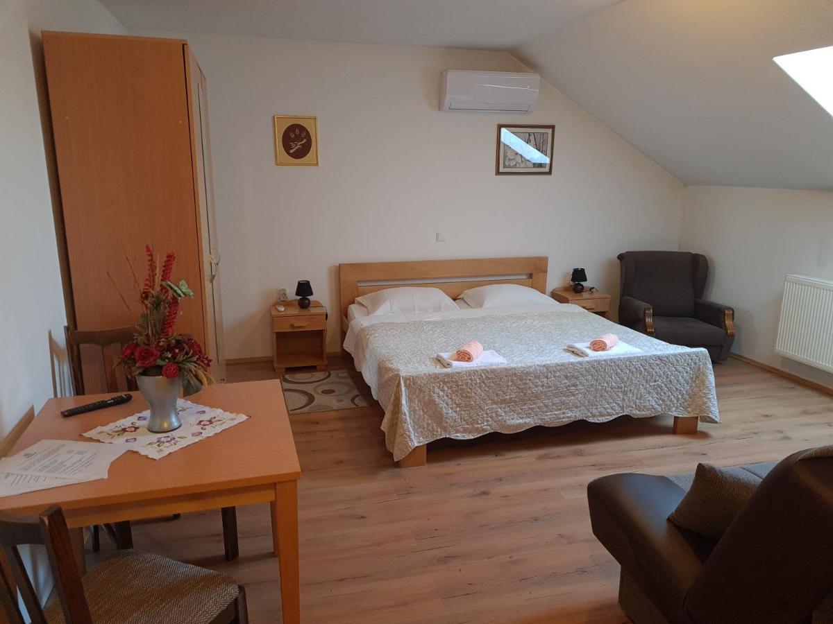 Guest House Aquarius Bosnjaci Esterno foto