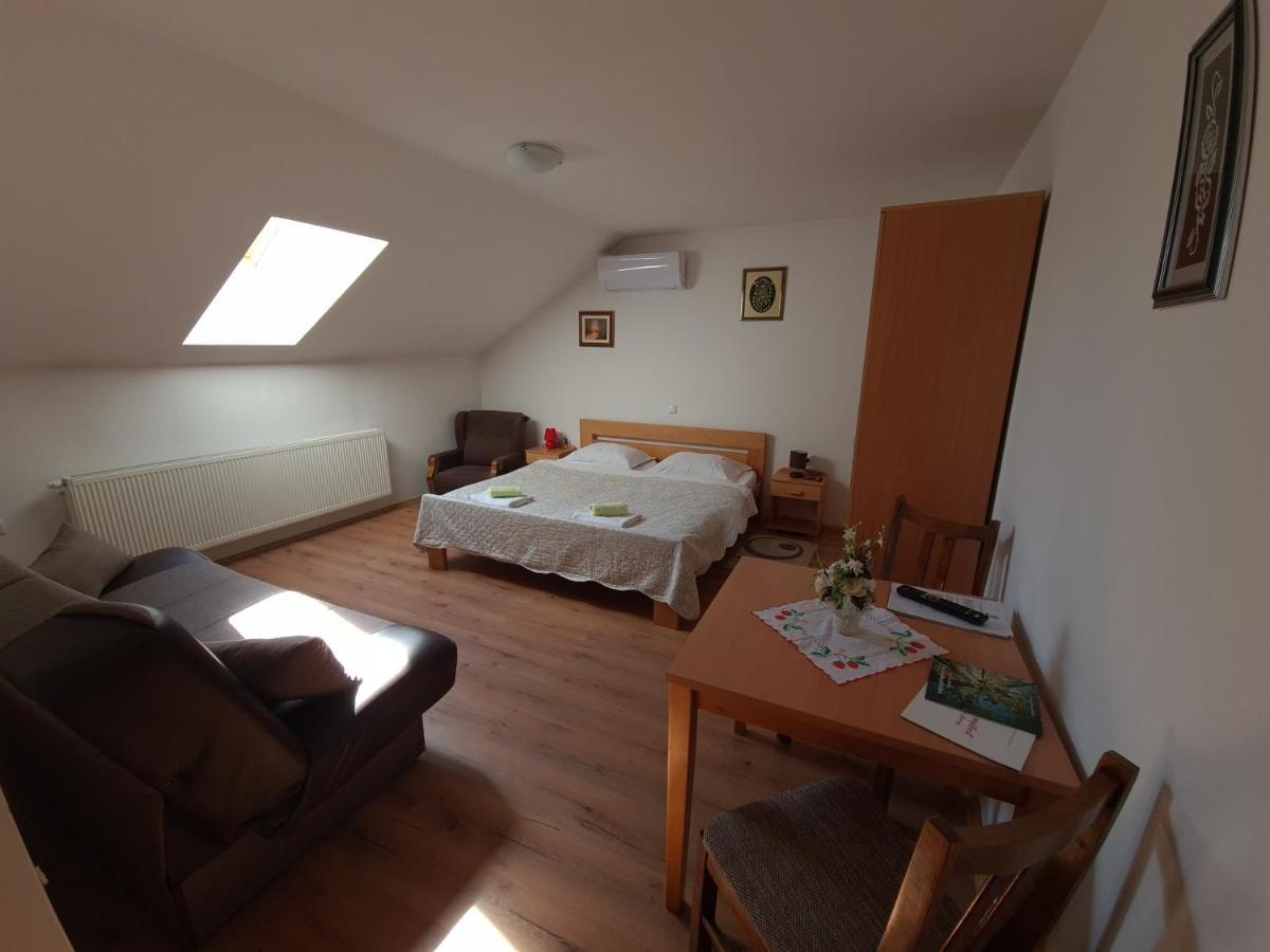 Guest House Aquarius Bosnjaci Esterno foto