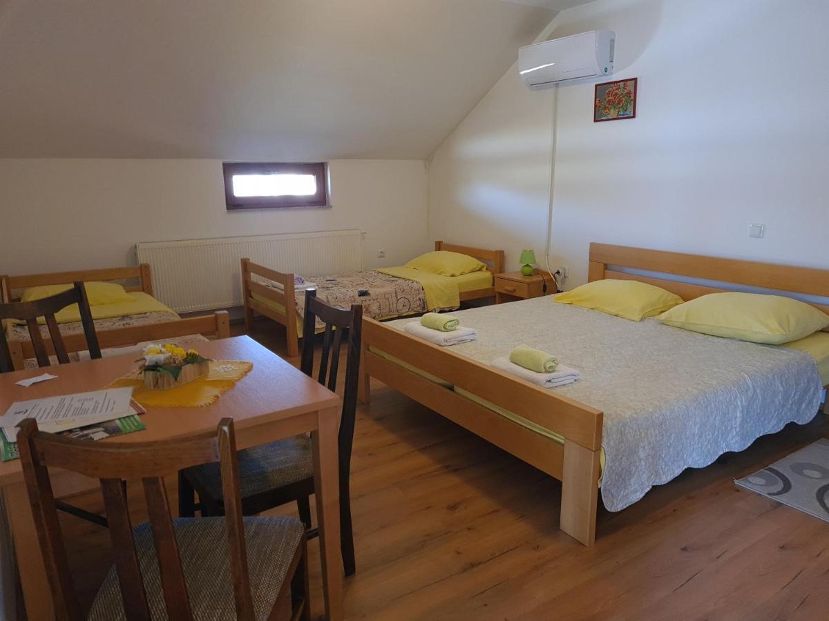 Guest House Aquarius Bosnjaci Esterno foto