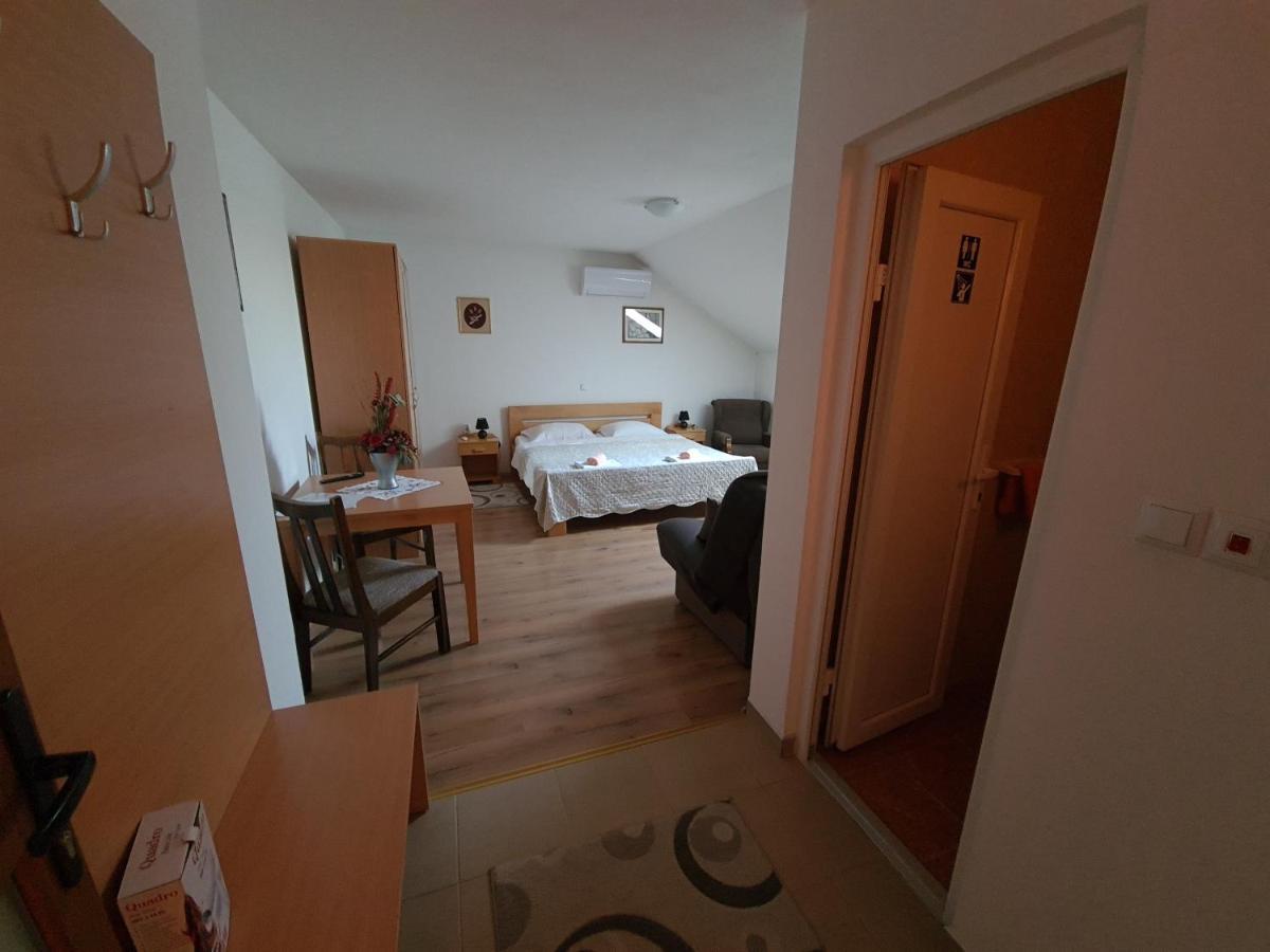 Guest House Aquarius Bosnjaci Esterno foto